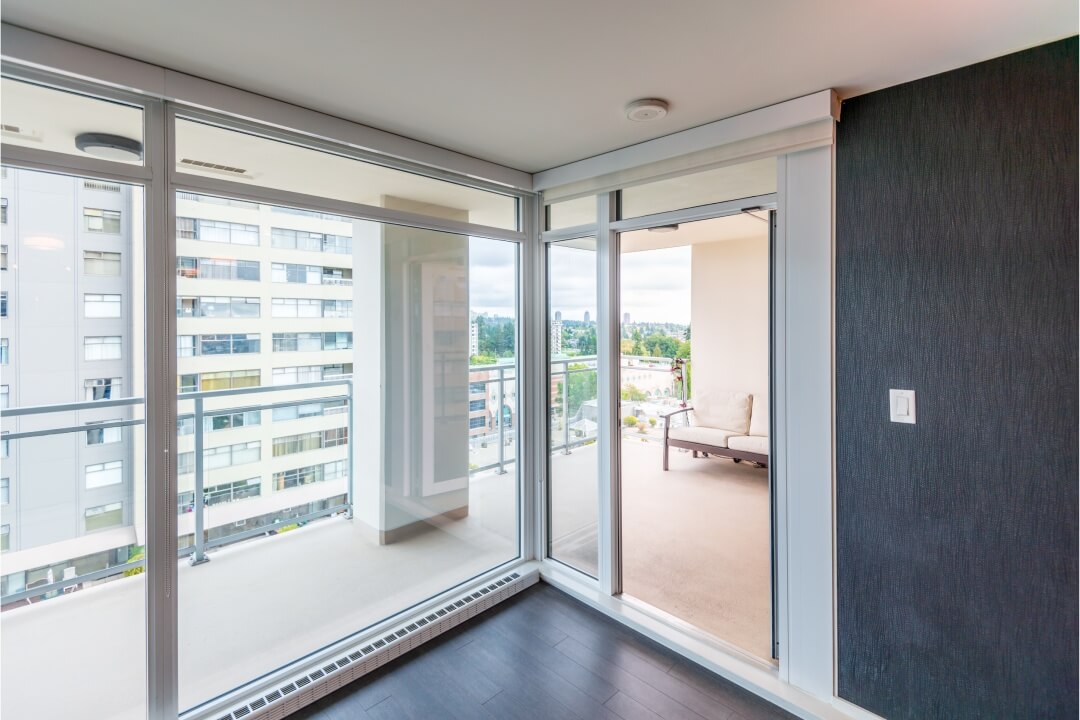 клинья для пластиковых окон