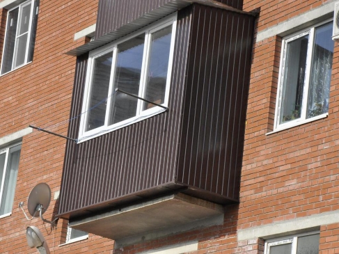 Наружная обшивка балкона профнастилом: пошаговое руководство
